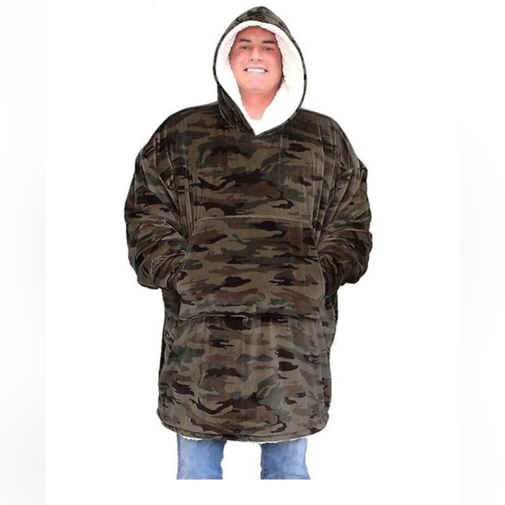 THE COMFY Oversized Sherpa Wearable Blanket,Camo,One Size